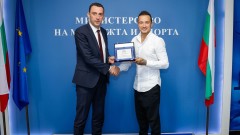 Министър Пешев награди Мартин Чой
