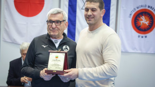 Двама майстори на спорта получиха плакети от председателя на БФ