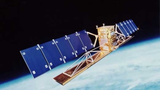 Oтломки от американски сателит паднаха на Земята