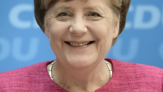 Меркел обеща да не казва на Франция какво да прави