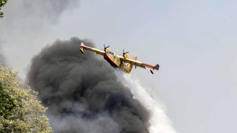 Франция помага на Италия за погасяването на горските пожари