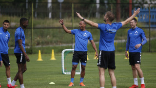 Без трима от своите чуждестранни футболисти се събраха днес в