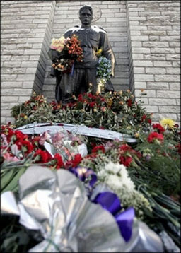Русия побесня на Естония заради преместен паметник