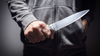 Пиян мъж нападна съпругата си с нож в село Орляк