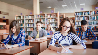 Министреството на образованието подготвя затягане на дисциплината в клас съобщава