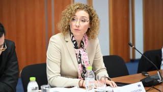 Домове за стари хора няма да бъдат закривани, обеща Шалапова