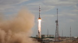 Американски астронавт и двама руски космонавти полетяха със "Союз" към МКС
