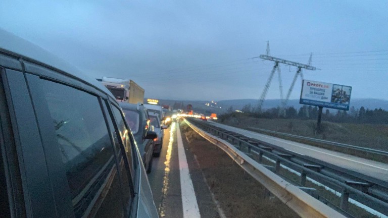 Две пътнотранспортни произшествия, станали днес в района на село Български