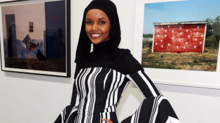 Халима Аден е първият модел който дефилирала по модните подиуми