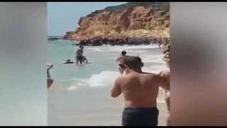 В Испания бежанци слязоха на плаж