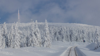Заради обилния снеговалеж и силния вятър всички екипи на Национална компания