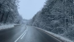 Снегът временно спря движението на МПС над 12 т по АМ "Тракия" в посока София