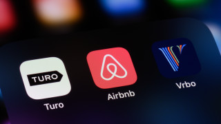 4 пъти повече от обявените, над 200 в опасни сгради: Airbnb започва проверки на обекти в Румъния