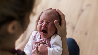 Плачът на бебето е единственият начин по който то може