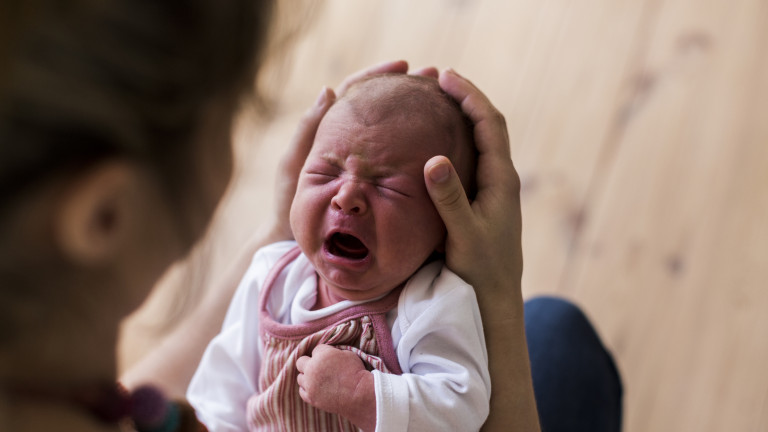 Плачът на бебето е единственият начин, по който то може