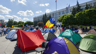 Опозиционери отново на протест срещу управляващите в Молдова 