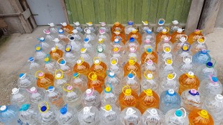 Митничари задържаха близо 6 тона домашна ракия