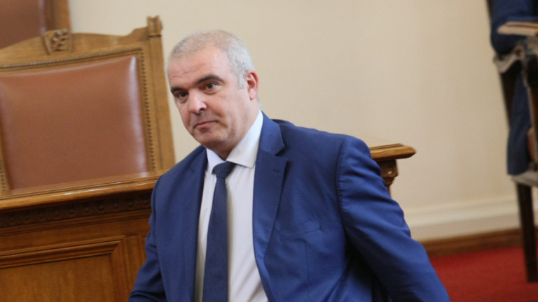 Само лично Борисов може да спре мигрантския натиск, уверен Маноил Манев
