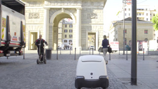 Първият робот пощальон започва работа на 4 декември