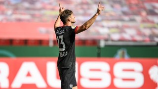 Байер Леверкузен не спести усилия в двубоя си от първия