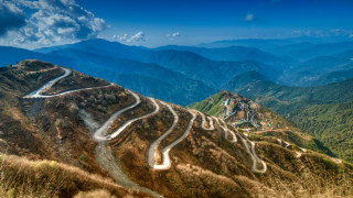 За всеки автомобилен ентусиаст шофирането по пътища които се оказват предизвикателство