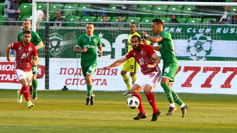 Лудогорец и ЦСКА излизат в битка за върха в Първа лига