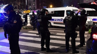 Похитител се опита да вземе заложници в Париж