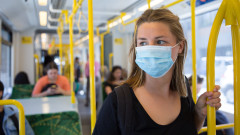 Испания премахва задължителното носене на маска в градския транспорт
