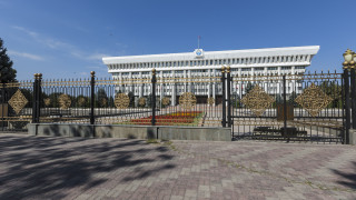 Пожар избухна в парламента в Киргизстан
