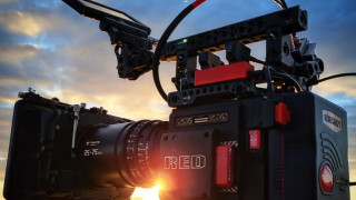 Японският фотографски гигант Nikon изненада даже специализираната преса след като