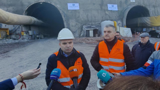 Министърът на транспорта и съобщенията Гроздан Караджов инспектира строежа на