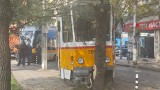 Два трамвая се удариха и излязоха от релсите на бул. "Христо Ботев" в София (СНИМКИ)