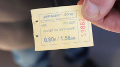 Експлоатация или възпитание в труд: Дете продава билети в автобус в Бургас
