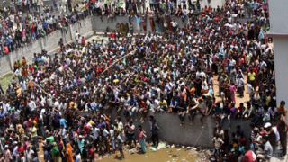 8-етажна сграда се срути и уби над 100 души в Бангладеш
