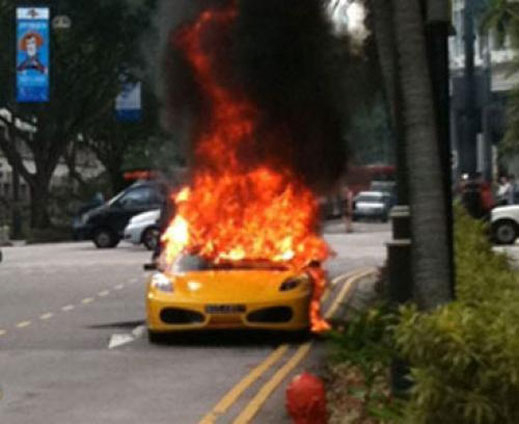 Ferrari F430 Spider изгоря в Сингапур