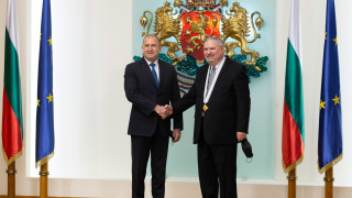 Президентът връчи орден „Мадарски конник“ на консула ни в Канада