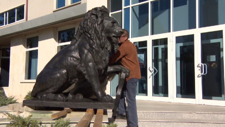 Реставрацията на лъва от Военноисторическия музей вече е почти завършена
