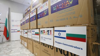 Два тона медицински консумативи и 12 респиратора получи днес УМБАЛСМ