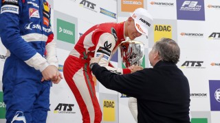 Мик Шумахер спечели последователно и трите състезания на легендарната писта