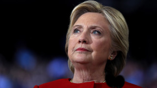 Хилари Клинтън осъди решението на американските власти да откажат влизане