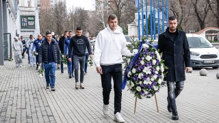 Специален траурен кът в памет на великия Борислав Михайлов беше
