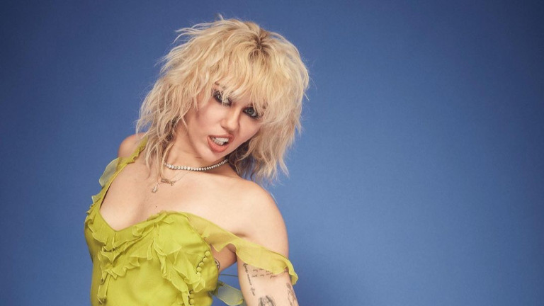 Аварийното кацане на Майли Сайръс