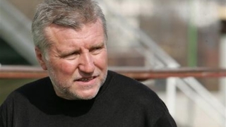 Днес бившият полузащитник и бивш треньор в школата на Левски