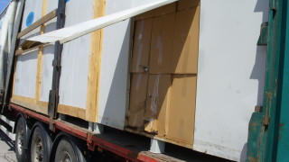 Митнически служители от сектор Авиоконтрол задържаха 500 тубички контрабанден обезболяващ