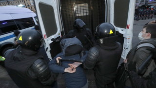 Полицията арестува близо 1500 души в сряда по време на