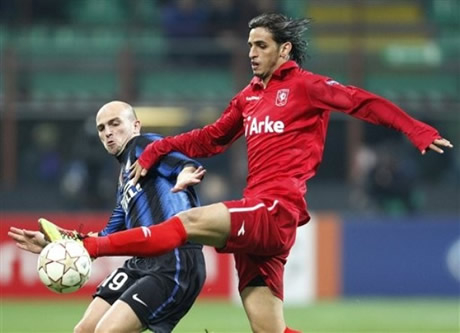 Интер излъга Твенте и Михайлов