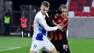 Централният защитник Никола Серафимов който до часове трябва да облече