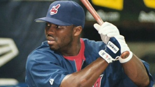 Чикаго се договори с Милтън Брадли