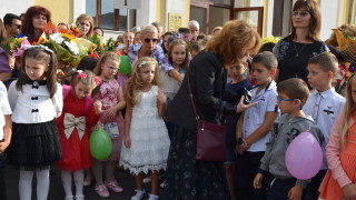 2 032 лв да стане средната учителска заплата от 1