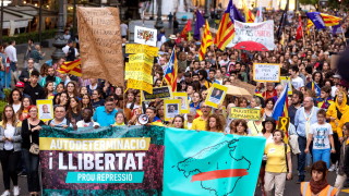 Протестите в Барселона продължават, щетите са за над 100 млн. евро
